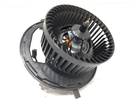 Ventilátor kúrenia VW Touran (5T1) 2015 - 2022 5WB819021A