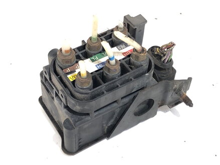 Rozdeľovač zavesenia Mercedes-benz Class S (W221) 2005 - 2013 A2513200058