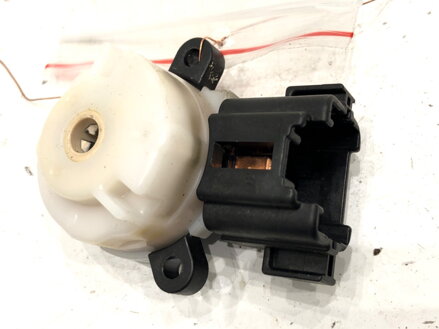 Kocka / konektor spínacej skrinky Suzuki Swift III (MZ, EZ) 2005 - 2022