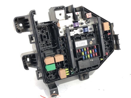 Poistková skrinka KIA Stinger (CK) 2017 - 2022 912E2-J5200