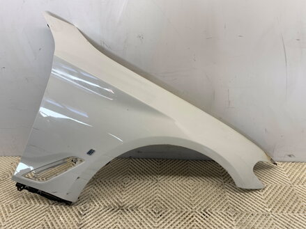 Blatník pravý predný BMW 5 (G30, F90) 2016 - 2022 300