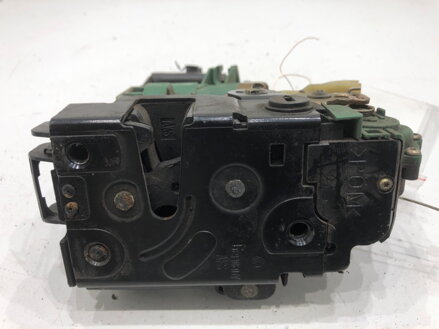 Zámok dverí pravý zadný VW Passat B5 . 5 (3B3) 2000 - 2005 Y3B4839016M