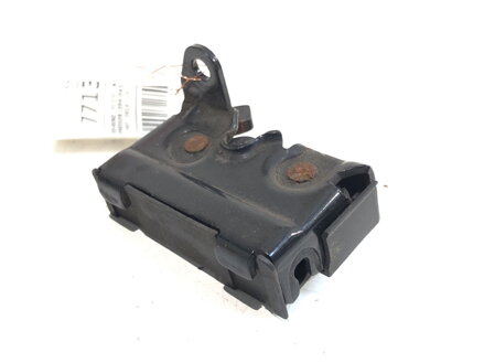 Zámok kapoty ľavý Mercedes-benz Class C (W204) 2007 - 2015 A2048800160