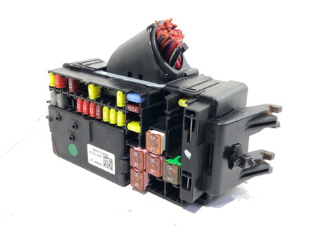 Poistková skrinka Opel Astra K (B16) 2015 - 2022 15533697