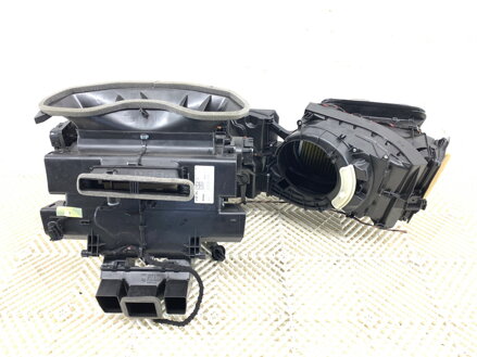 Radiátor kúrenia kombajn Audi A4 B9 (8W2, 8WC) 2015 - 2022 8W1820005BB