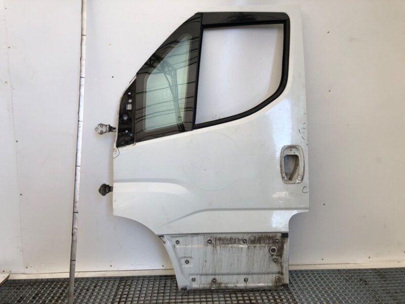 DVERE ĽAVÉ PREDNÉ IVECO DAILY VI AUTOBUS 2014 - 2022 DVERE ĽAVÉ PREDNÉ IVECO DAILY VI AUTOBUS 2014 - 2022