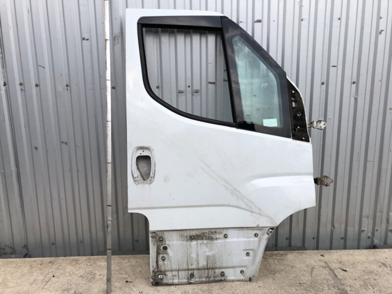 DVERE PRAVÉ PREDNÉ IVECO DAILY VI AUTOBUS 2014 - 2022 DVERE PRAVÉ PREDNÉ IVECO DAILY VI AUTOBUS 2014 - 2022