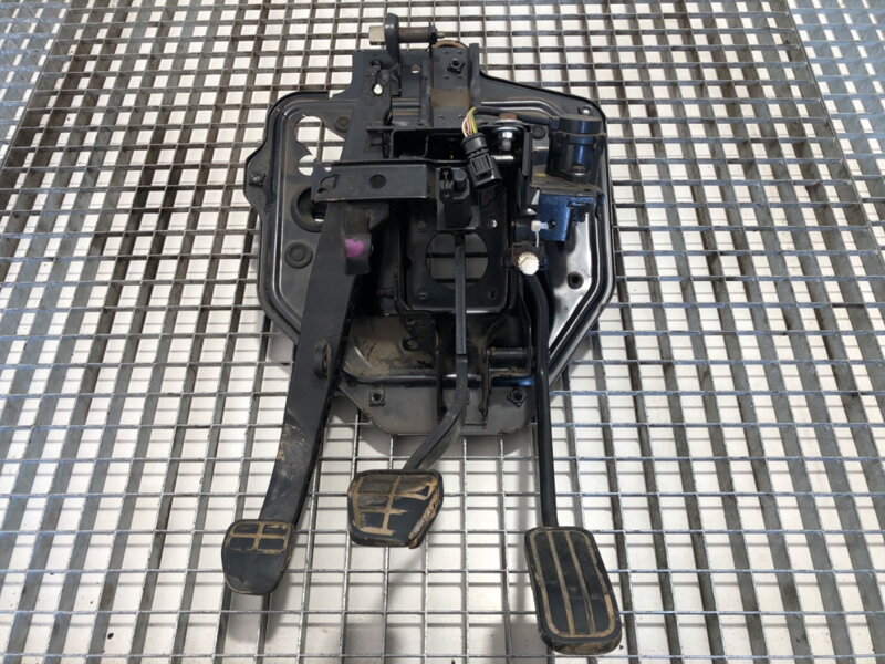 PEDÁLE VW TRANSPORTER IV AUTOBUS (70B, 70C, 7DB, 7DK, 70J, 70K, 7DC, 7 1990 - 2004