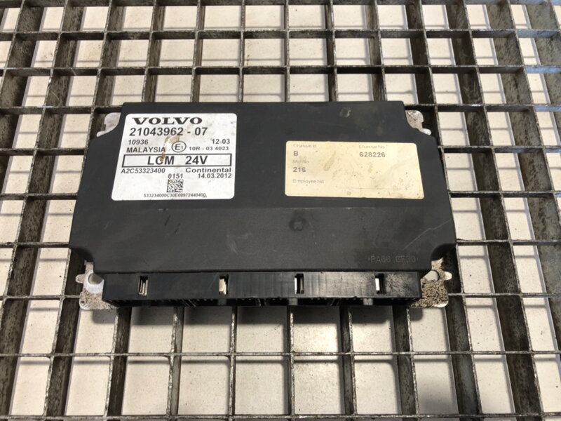 RIADIACA JEDNOTKA SVETIEL VOLVO FH 2005 - 2022 21043962