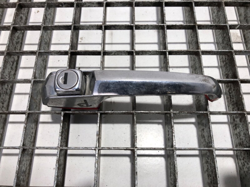 Kľučka vonkajšia pravá predná Jelcz 316 4133846