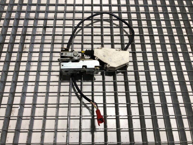 Zámok dverí ľavý predný Scania P , G , R , T - Series 2003 - 2022