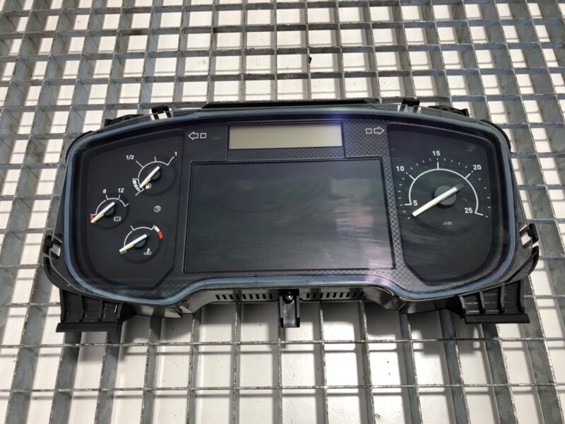Tachometer budíky Renault Trucks T 2013 - 2022 22166228