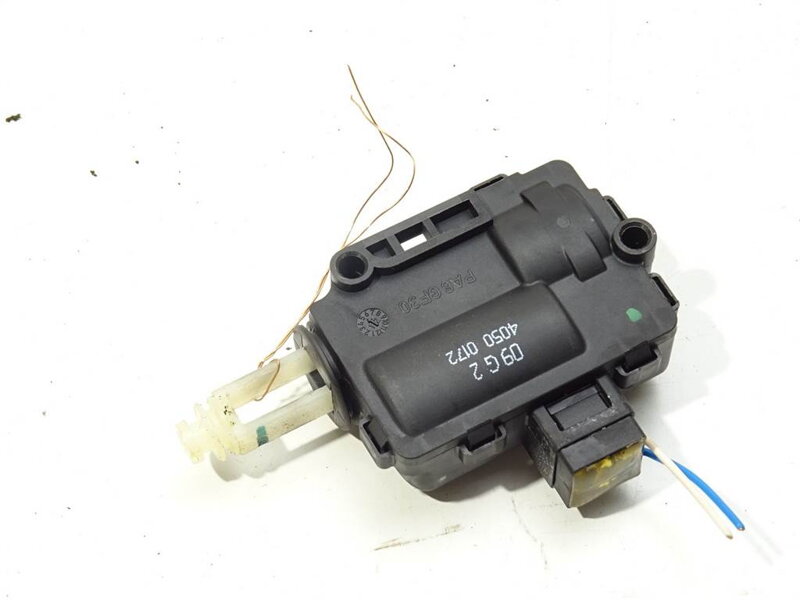 SERVOMOTOR / VZPERA ZÁMKU VEKA BATOŽINOVÉHO PRIESTORU SKODA SUPERB II KOMBI (3T5) 2009 - 2015
