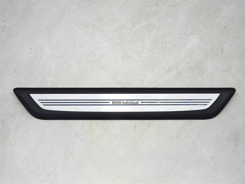 LIŠTA PRAHOVÁ PREDNÝ PRAVÝ LED BMW 7 (F01, F02, F03, F04) 2008 - 2015 7181011