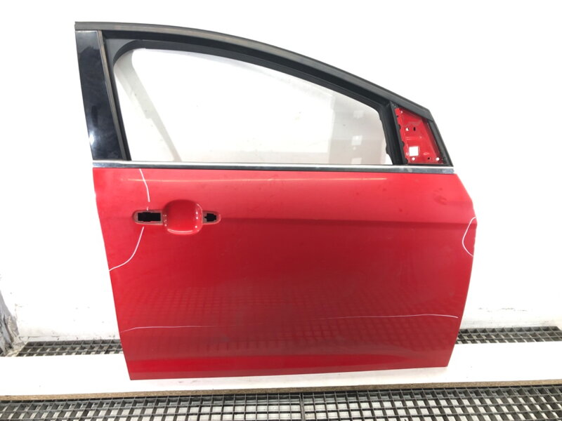 DVERE PREDNÉ PRAVÉ FORD FOCUS III TURNIER 2010 - 2022 DVERE PREDNÉ PRAVÉ FORD FOCUS III TURNIER 2010 - 2022