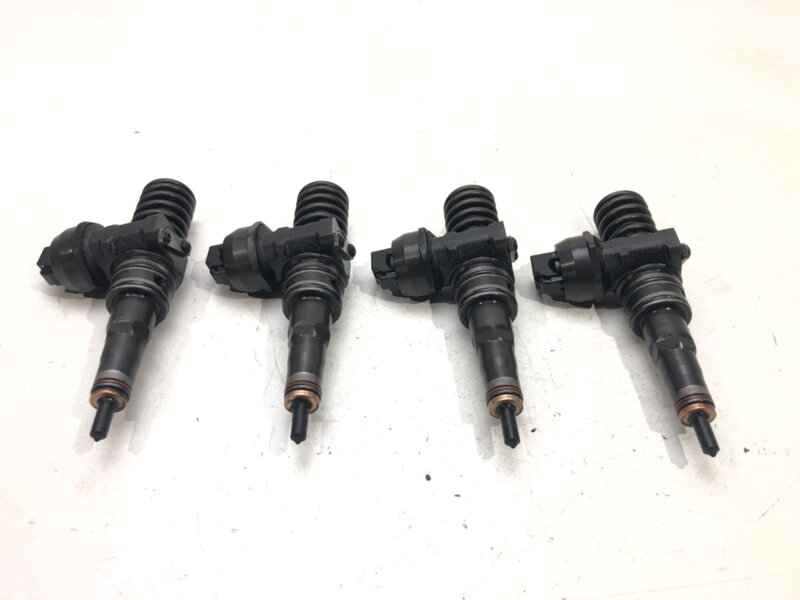 VSTREKOVAČE AUDI A4 B6 (8E2) 2000 - 2005 0414720037 038130073AJ VSTREKOVAČE AUDI A4 B6 (8E2) 2000 - 2005 0414720037 038130073AJ
