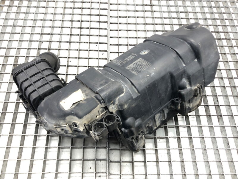 KOMPRESOR VW TOURAN (1T1, 1T2) 2003 - 2010 03C103502L KOMPRESOR VW TOURAN (1T1, 1T2) 2003 - 2010 03C103502L