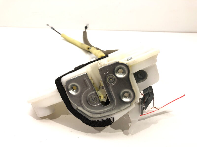 ZÁMOK DVERÍ ĽAVÝ PREDNÝ MAZDA 2 (DL, DJ) 2014 - 2022