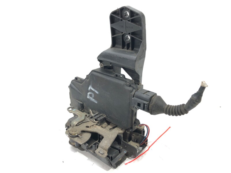 ZÁMOK DVERÍ PRAVÝ ZADNÝ VW PASSAT B5 VARIANT (3B5) 1997 - 2001