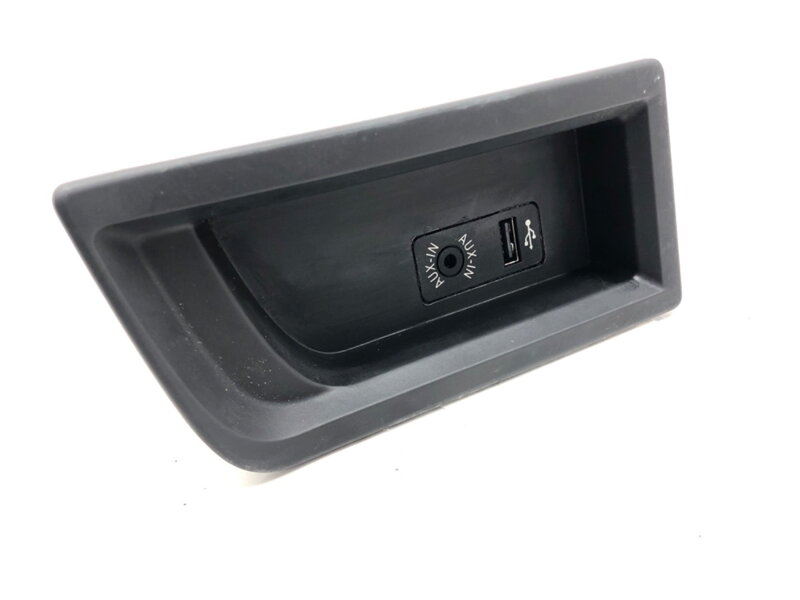 Zásuvka / uloženie USB AUX BMW 3 (F30, F80) 2011 - 2018 9207357