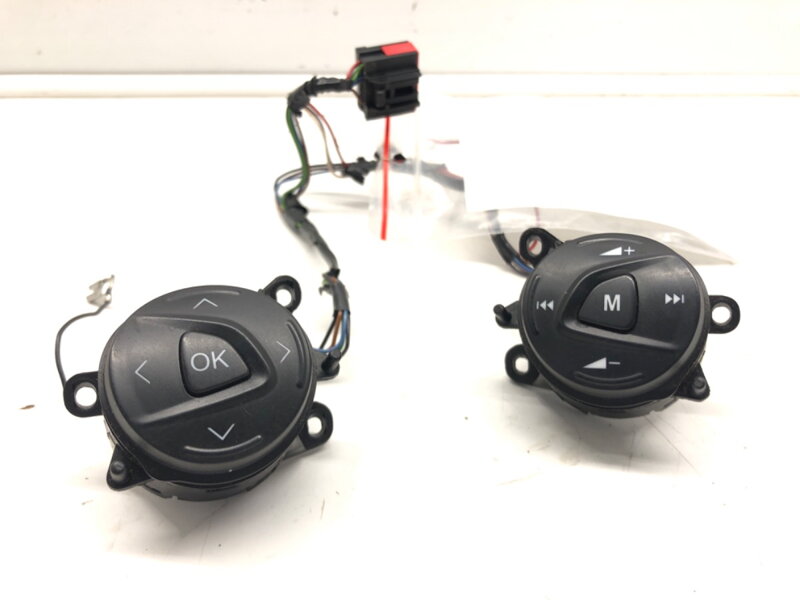 PREPÍNAČE VOLANTU FORD FOCUS III TURNIER 2010 - 2022 AM5T-14K147-CA