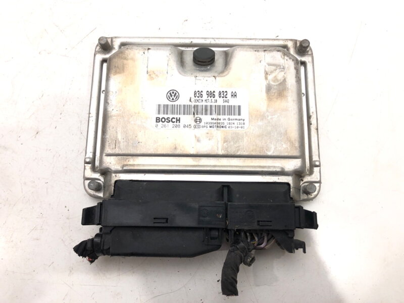 RIADIACA JEDNOTKA MOTORA VW GOLF V (1K1) 2003 - 2010 036906032AA 0261208045 RIADIACA JEDNOTKA MOTORA VW GOLF V (1K1) 2003 - 2010 036906032AA 0261208045