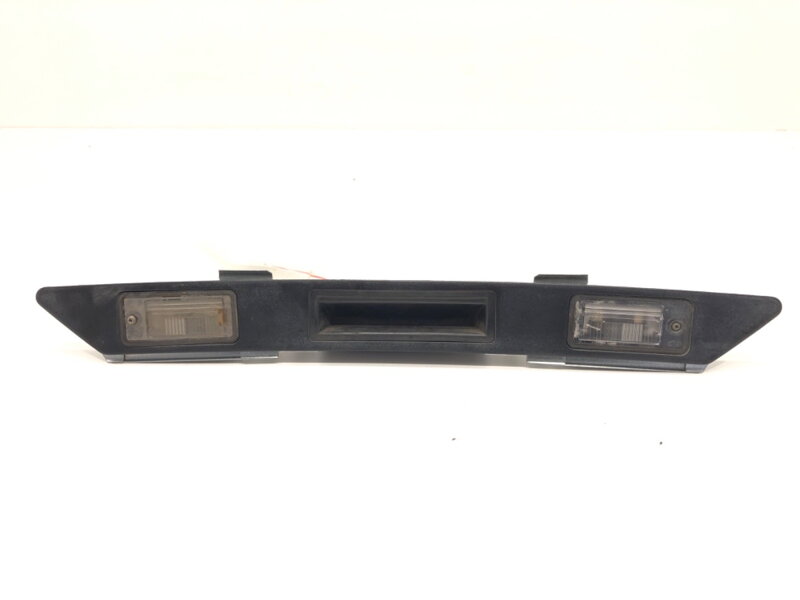 KĽUČKA VEKA BATOŽINOVÉHO PRIESTORU ZADNÁ AUDI A6 C6 AVANT (4F5) 2004 - 2011 8E0827657H