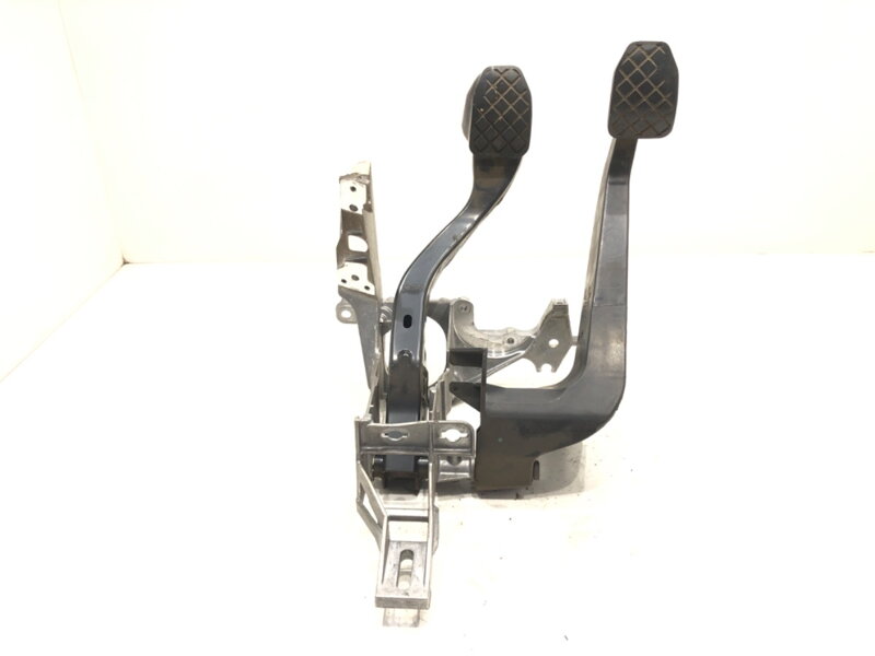 PEDÁLE MANUÁLNA AUDI A4 B6 AVANT (8E5) 2000 - 2005 8E1721117A PEDÁLE MANUÁLNA AUDI A4 B6 AVANT (8E5) 2000 - 2005 8E1721117A