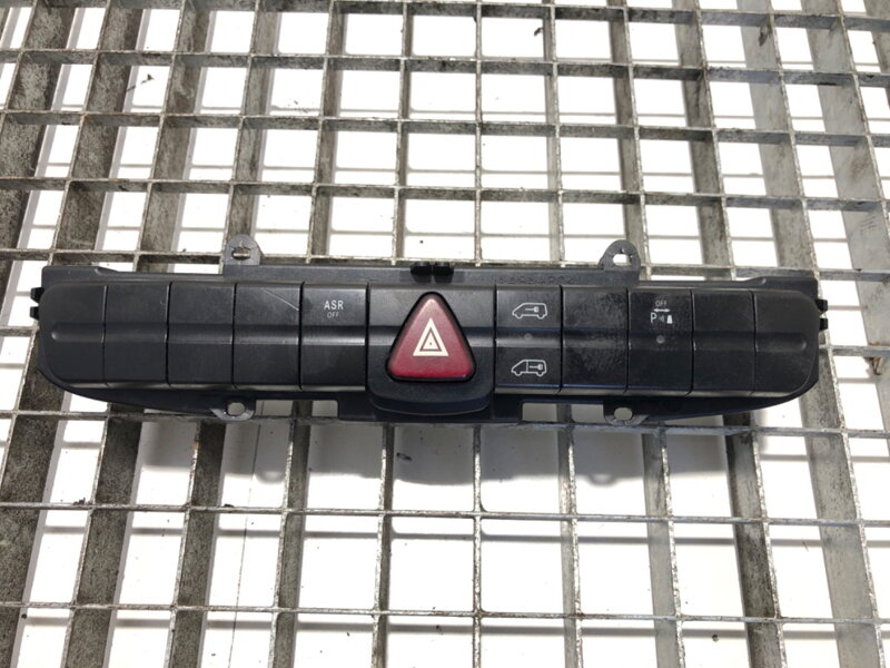 PANEL PREPÍNAČ VÝSTRAŽNÝCH VW CRAFTER 30-35 AUTOBUS (2E_) 2006 - 2016 3368130104 PANEL PREPÍNAČ VÝSTRAŽNÝCH VW CRAFTER 30-35 AUTOBUS (2E_) 2006 - 2016 3368130104