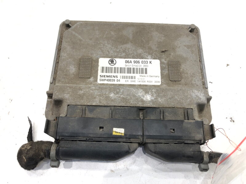 RIADIACA JEDNOTKA MOTORA SKODA OCTAVIA I COMBI (1U5) 1998 - 2010 06A906033K