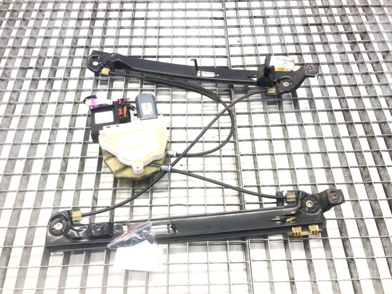 SŤAHOVAČKA OKNA PREDNÁ PRAVÁ SEAT LEON (1P1) 2005 - 2013 1PO837402A 1K0959792H