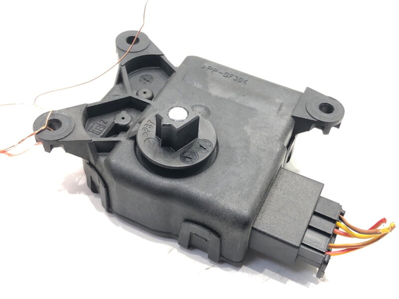 MOTOR RADIÁTORA KÚRENIA OPEL VECTRA C (Z02) 2002 - 2009 9180210