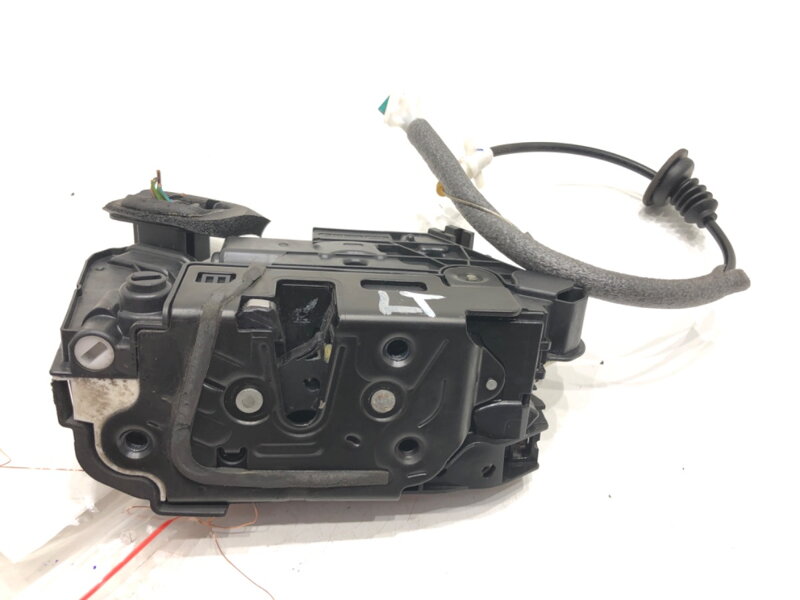ZÁMOK DVERÍ ĽAVÝ ZADNÝ SKODA OCTAVIA III COMBI (5E5, 5E6) 2012 - 2022 5E0839015A