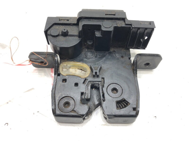 Zámok veka batožinového priestoru zadný Nissan Qashqai / Qashqai + 2 I (J10, NJ10, JJ10E) 2006 - 2014