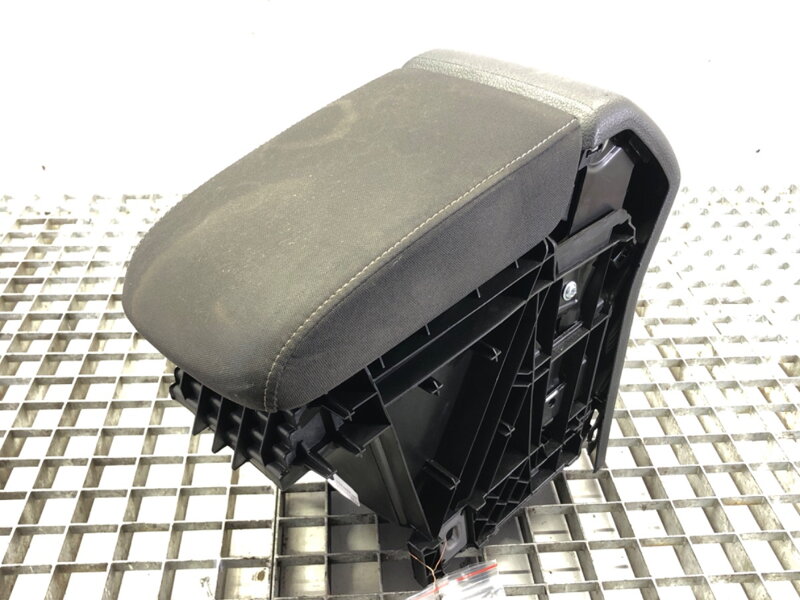 LAKŤOVÁ OPIERKA VW GOLF VII VARIANT (BA5, BV5) 2013 - 2022 5G0863289C