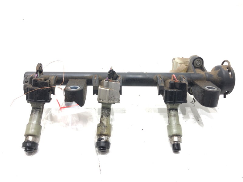 VSTREKOVACIA RAMPA TOYOTA YARIS (_P9_) 2005 - 2014 23250-0Q010 VSTREKOVACIA RAMPA TOYOTA YARIS (_P9_) 2005 - 2014 23250-0Q010
