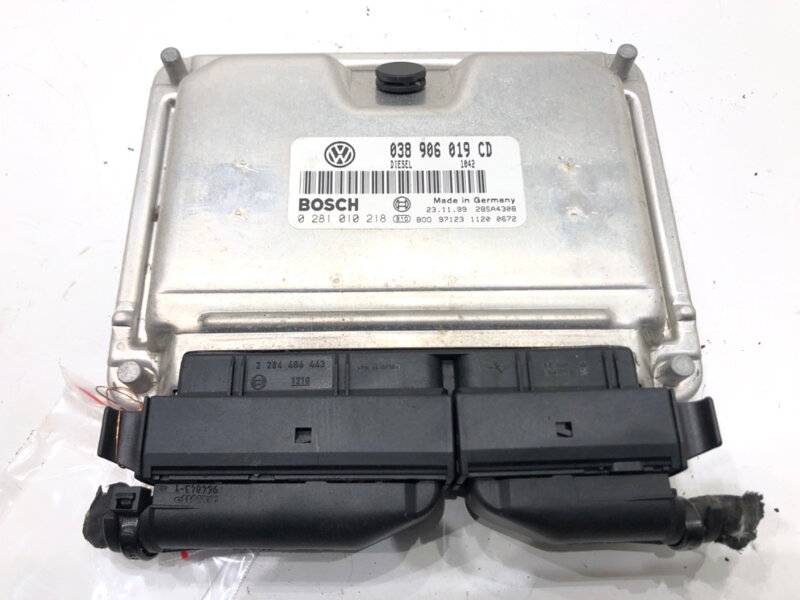 RIADIACA JEDNOTKA MOTORA VW PASSAT B5 VARIANT (3B5) 1997 - 2001 038906019CD