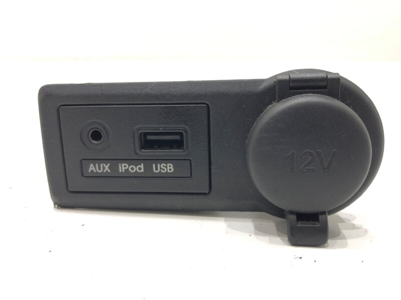 ZÁSUVKA / ULOŽENIE USB HYUNDAI IX20 (JC) 2010 - 2022 846701K020EQ