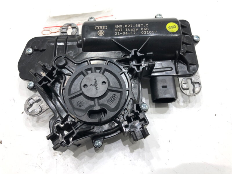 ZÁMOK DOŤAHOVANIE VEKA BATOŽINOVÉHO PRIESTORU AUDI Q7 (4MB, 4MG) 2015 - 2022 4M0827887C ZÁMOK DOŤAHOVANIE VEKA BATOŽINOVÉHO PRIESTORU AUDI Q7 (4MB, 4MG) 2015 - 2022 4M0827887C
