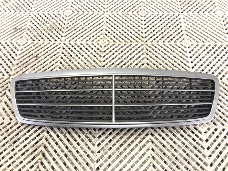 MASKA CHLADIČA GRILL MERCEDES-BENZ CLASS C (W203) 2000 - 2007 2038800483 MASKA CHLADIČA GRILL MERCEDES-BENZ CLASS C (W203) 2000 - 2007 2038800483