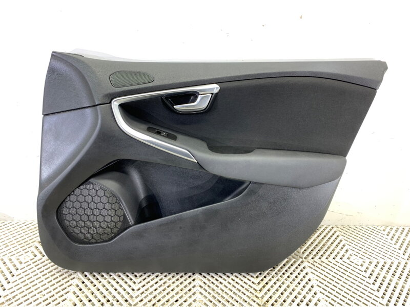 TAPACÍR DVERÍ PRAVÝ PREDNÝ VOLVO V40 LIFTBACK (525, 526) 2012 - 2022