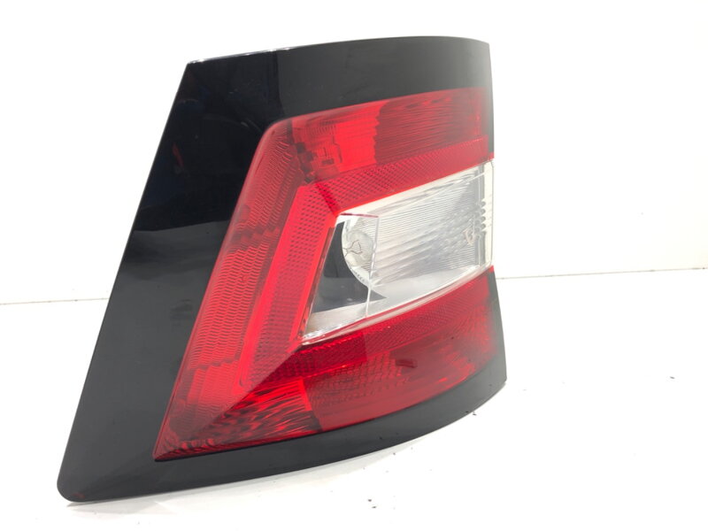 SVETLO PRAVÉ ZADNÉ SKODA FABIA III KOMBI (NJ5) 2014 - 2022 6V9945096 SVETLO PRAVÉ ZADNÉ SKODA FABIA III KOMBI (NJ5) 2014 - 2022 6V9945096