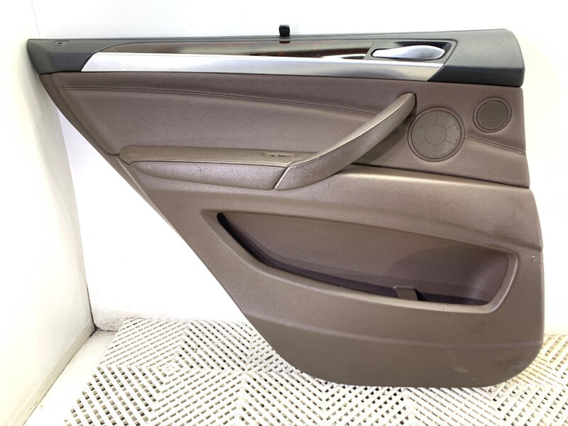 TAPACÍR DVERÍ ZADNÝ ĽAVÝ BMW X5 (E70) 2006 - 2013 TAPACÍR DVERÍ ZADNÝ ĽAVÝ BMW X5 (E70) 2006 - 2013