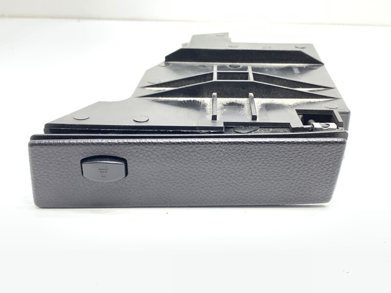 DRŽIAK NA NÁPOJE BMW 5 (E60) 2001 - 2010 DRŽIAK NA NÁPOJE BMW 5 (E60) 2001 - 2010