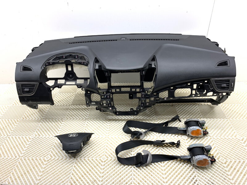 PALUBNÁ DOSKA / KOKPIT VANKÚŠE PÁSY SADA HYUNDAI I30 (GD) 2011 - 2022 PALUBNÁ DOSKA / KOKPIT VANKÚŠE PÁSY SADA HYUNDAI I30 (GD) 2011 - 2022