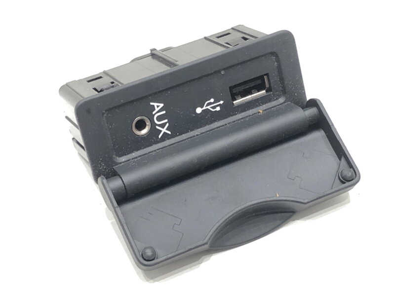 ZÁSUVKA / ULOŽENIE USB RENAULT LAGUNA III GRANDTOUR (KT0/1) 2007 - 2015