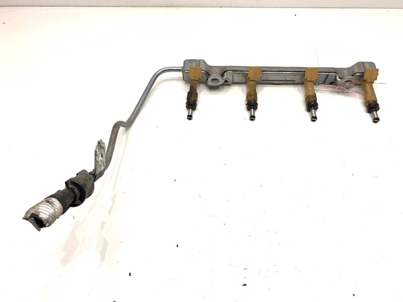 VSTREKOVACIA RAMPA TOYOTA AURIS KOMBI (_E18_) 2013 - 2018 23250-0T030 VSTREKOVACIA RAMPA TOYOTA AURIS KOMBI (_E18_) 2013 - 2018 23250-0T030