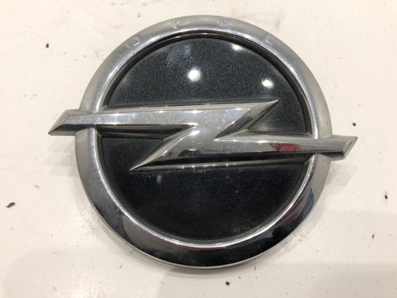 KĽUČKA VEKA BATOŽINOVÉHO PRIESTORU ZADNÁ OPEL ASTRA J GTC 2011 - 2022 KĽUČKA VEKA BATOŽINOVÉHO PRIESTORU ZADNÁ OPEL ASTRA J GTC 2011 - 2022