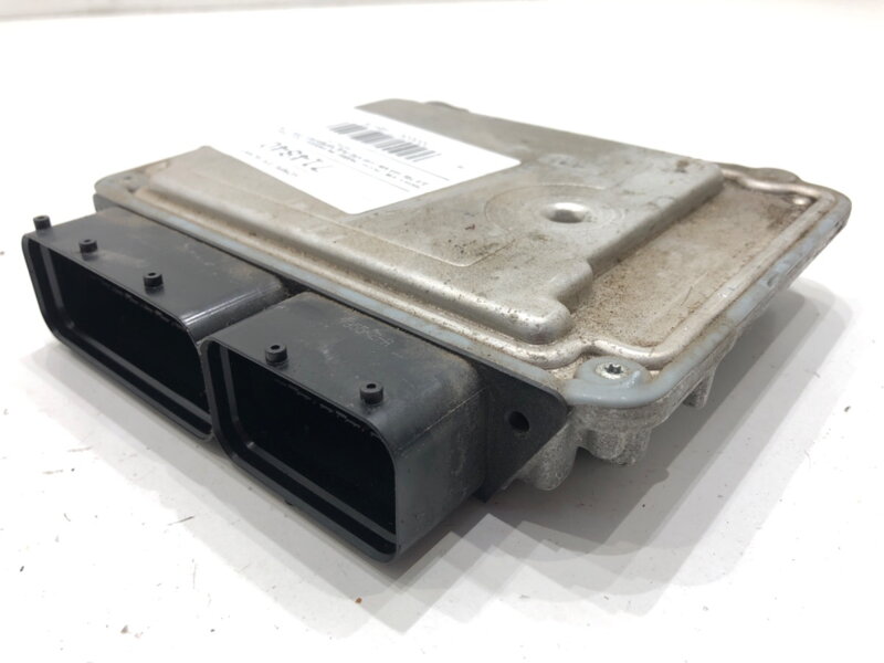 RIADIACA JEDNOTKA MOTORA VW PASSAT B6 VARIANT (3C5) 2005 - 2011 83G906021AB