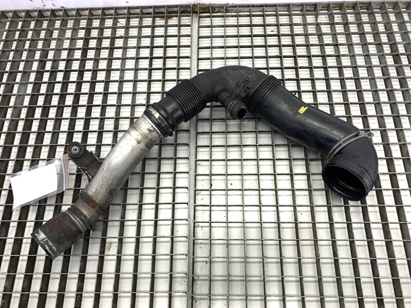 VZDUCHOVÉ POTRUBIE AUDI Q7 (4LB) 2006 - 2016 7L8129572A